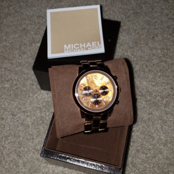 Michael kors watch w/box and book - Picture 1 of 4